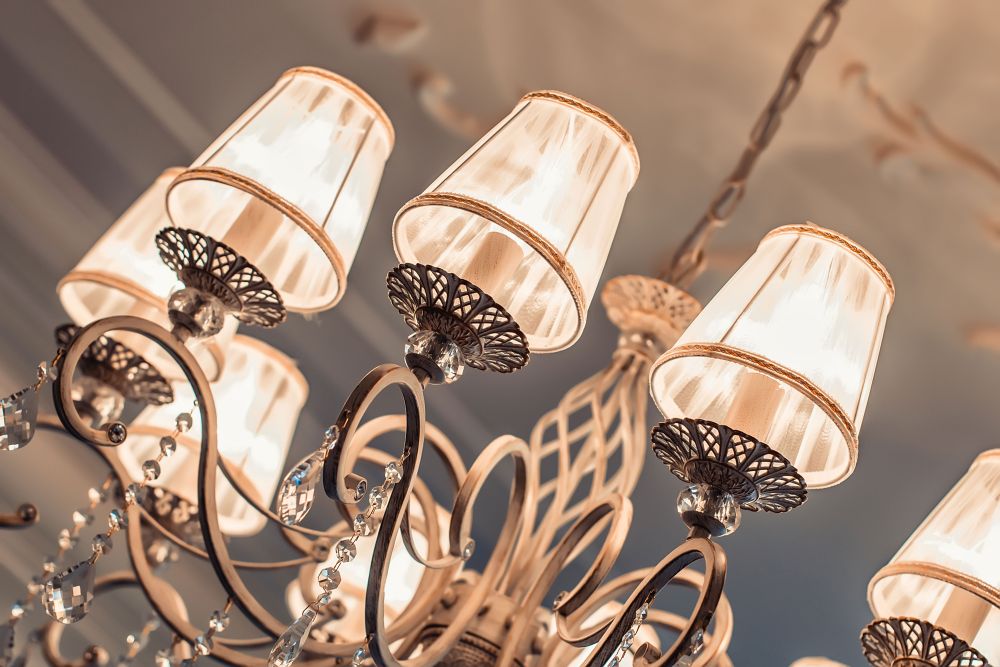 Grace 10Lt Chandelier - White with Gold