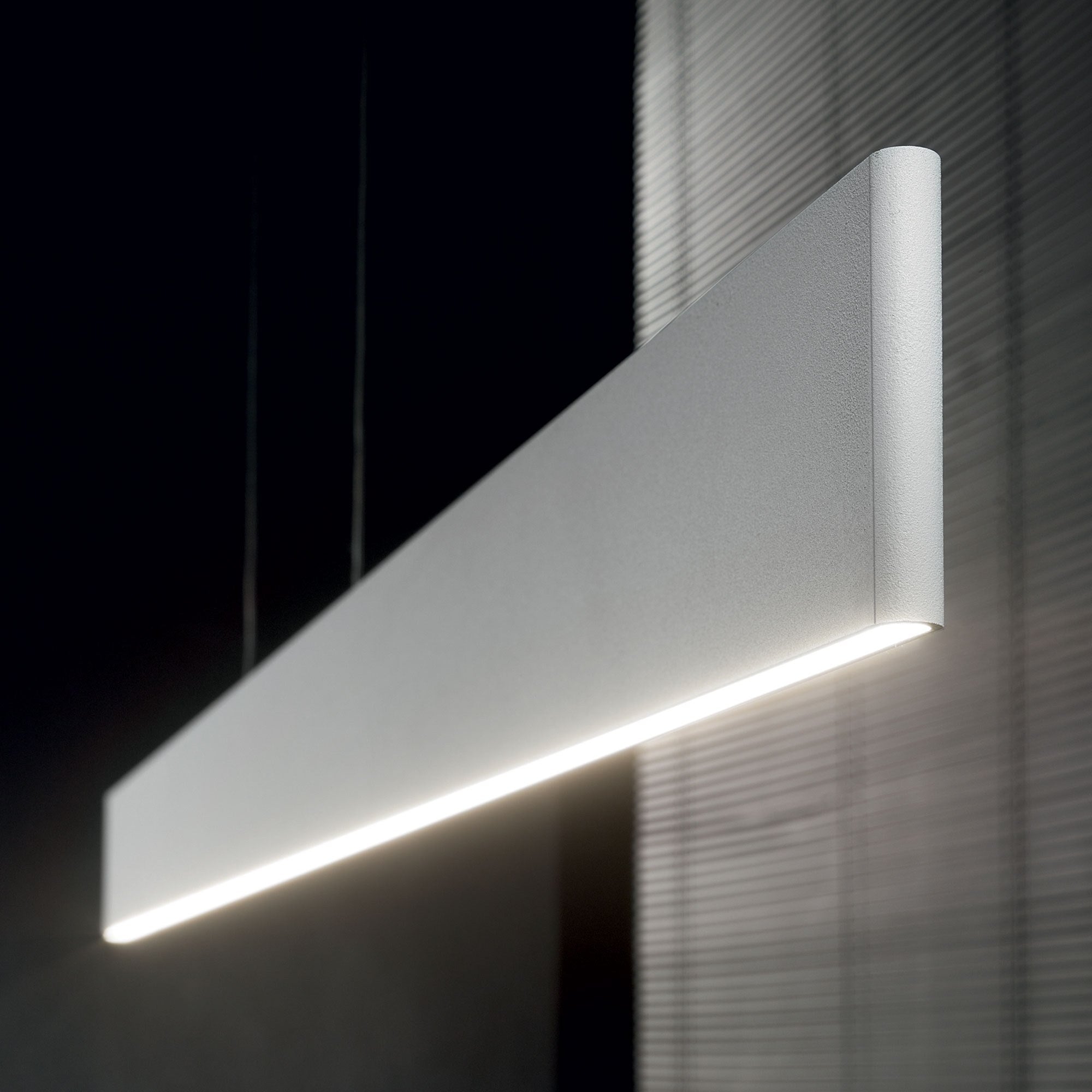 Desk Accent LED Linear Pendant - Black/White