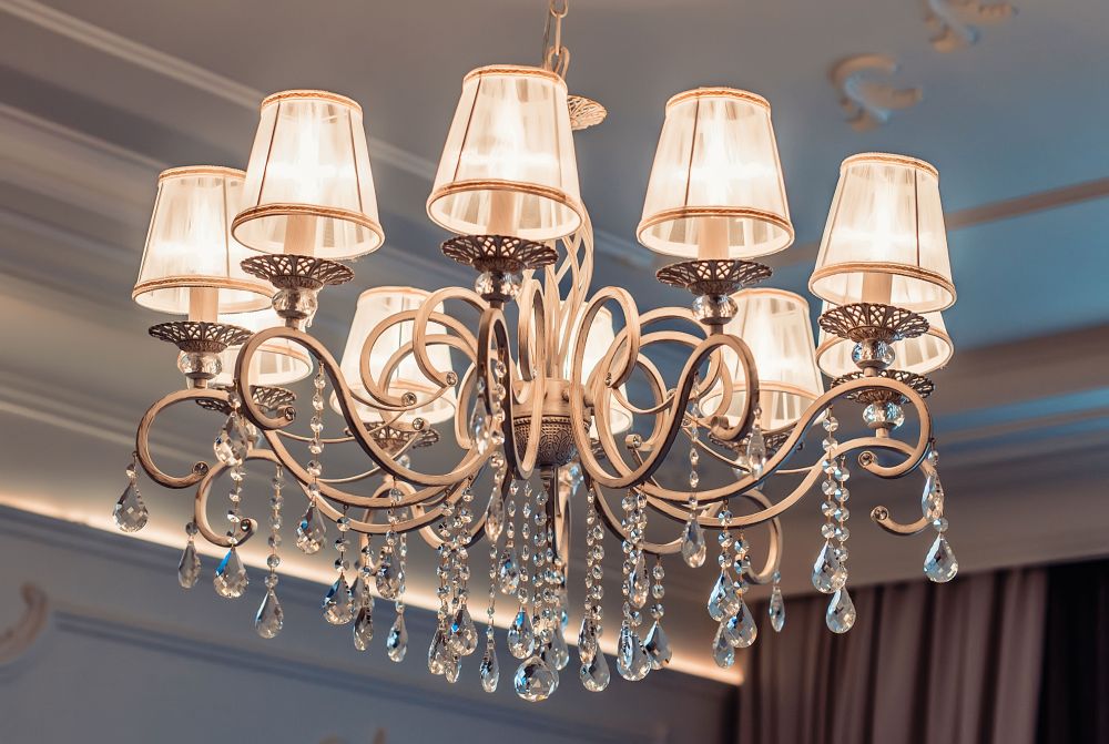 Grace 10Lt Chandelier - White with Gold