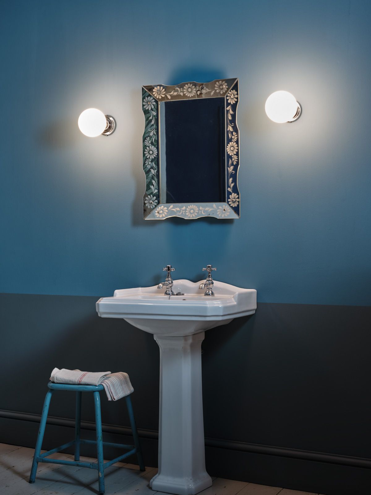 David Hunt Buckley single wall light, polished chrome/Black, IP44 rated