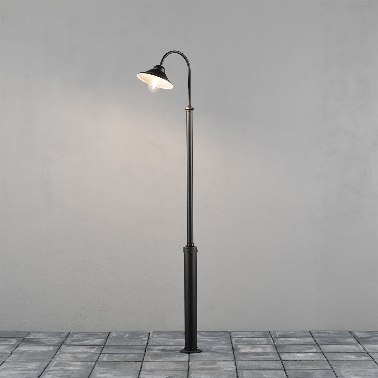 Vega Lamp Post - Taurus Pole Included - Black/White Finish