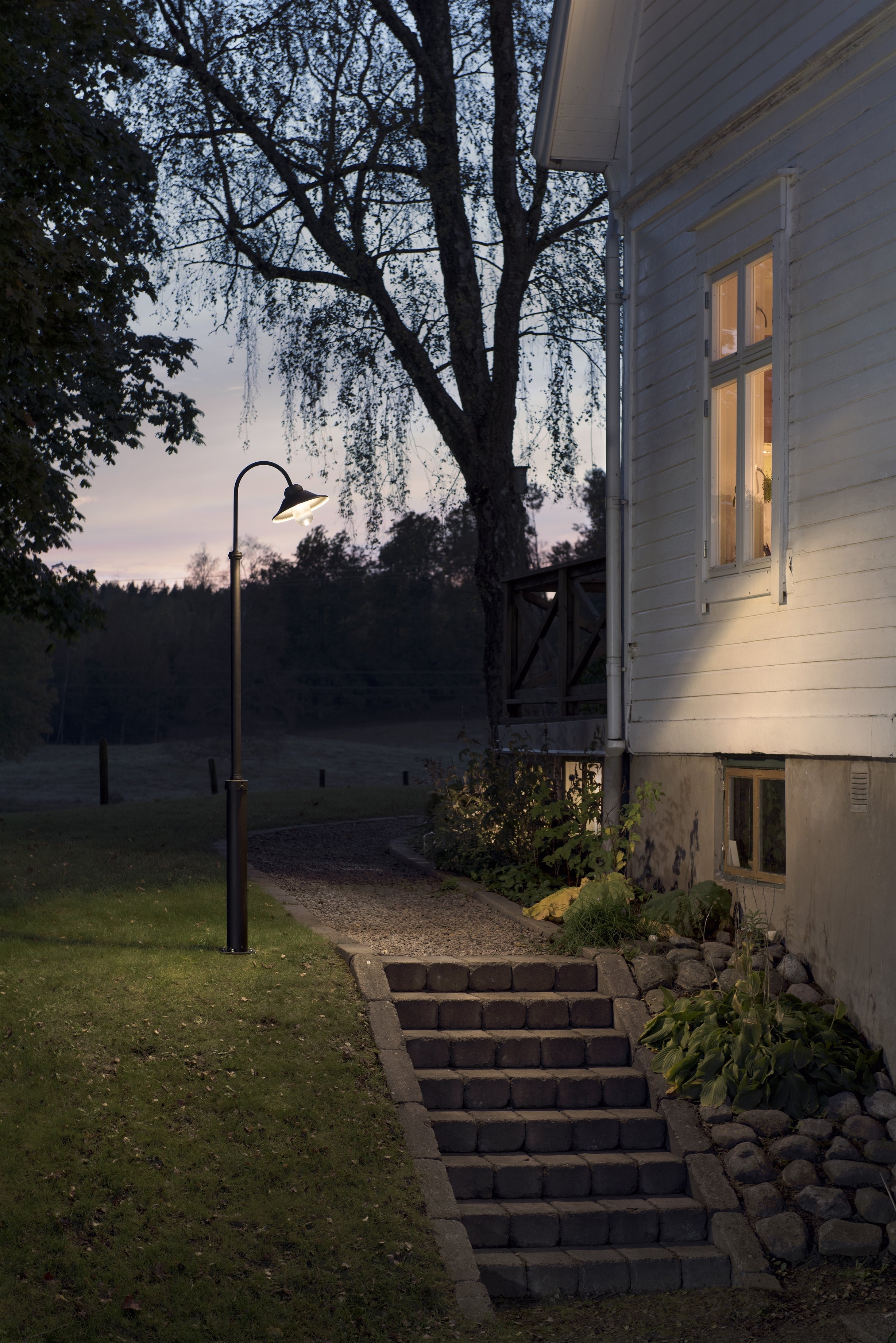 Vega Lamp Post - Taurus Pole Included - Black/White Finish