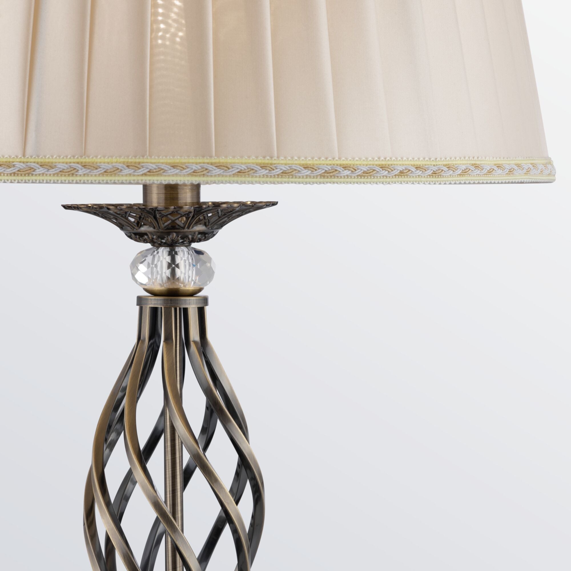 Grace Floor lamp E14 - Brass/White Finish