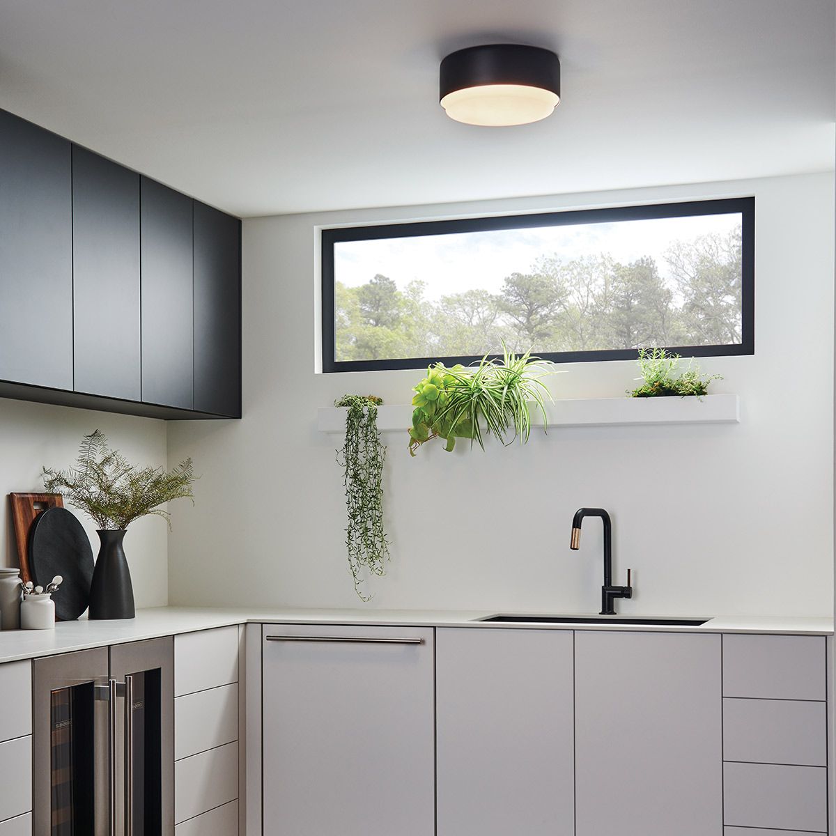 Hinkley Cedric Flush Small Mount  - Black/ Lacquered Brass