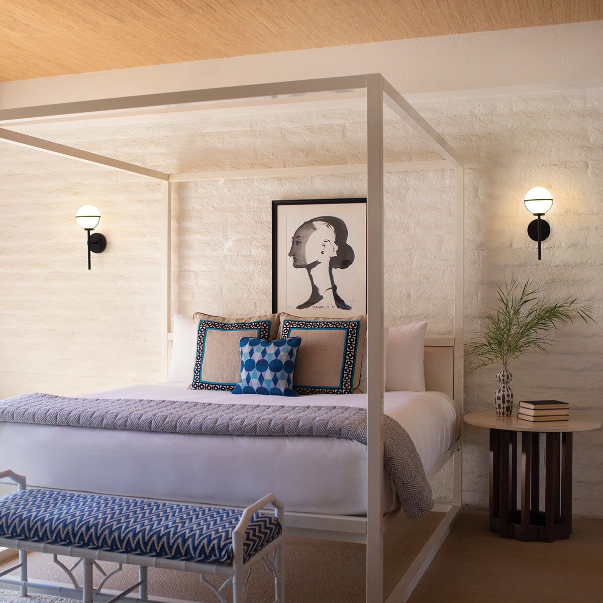 Hollis Single Light Wall Light IP44 - Heritage Brass/Black/Brass