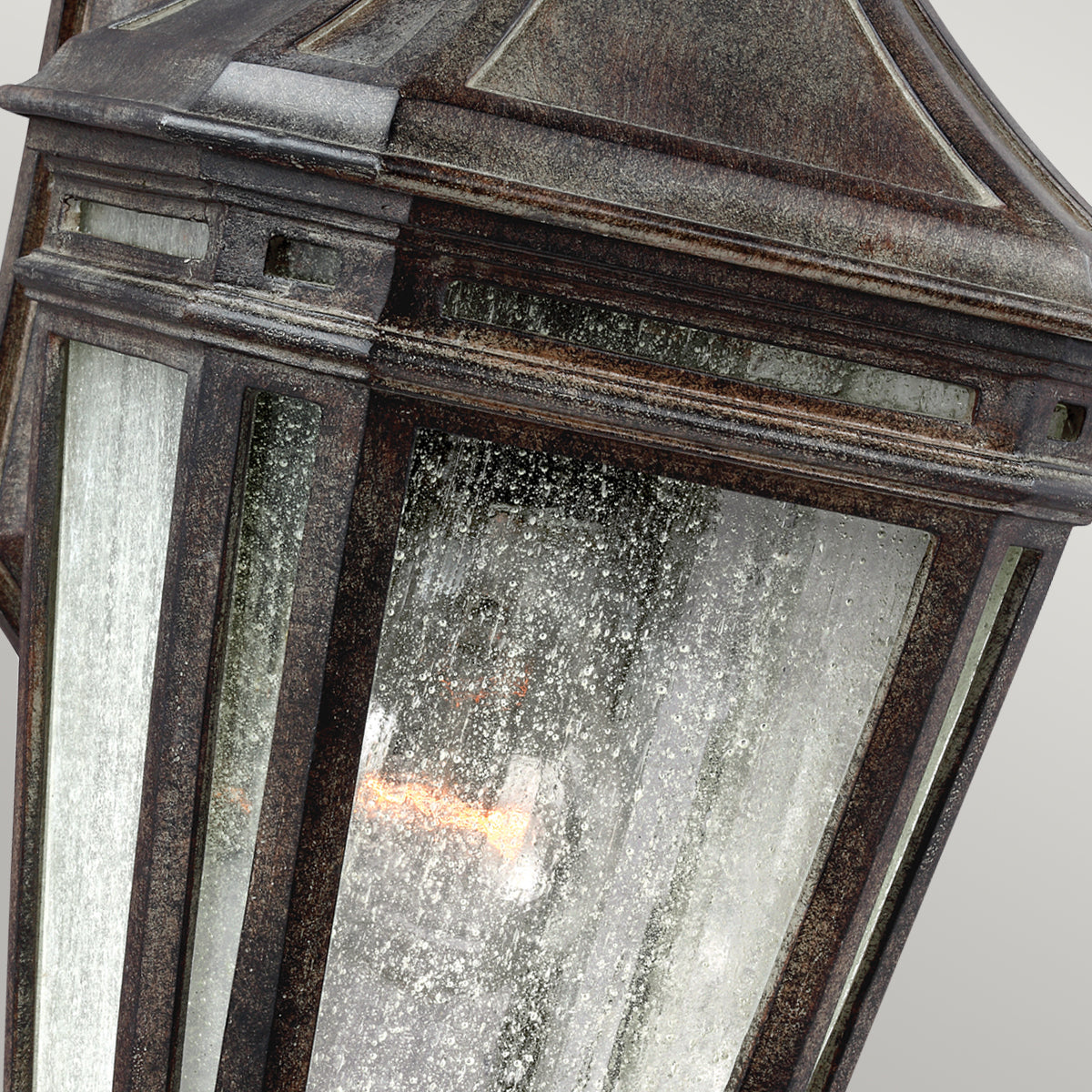 Londontowne Wall Lantern – Weathered Chestnut Finish