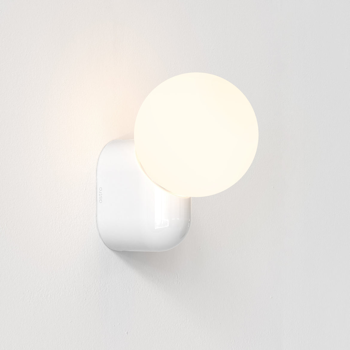 Lyra Wall Single Bathroom Mirror Light IP44 - White