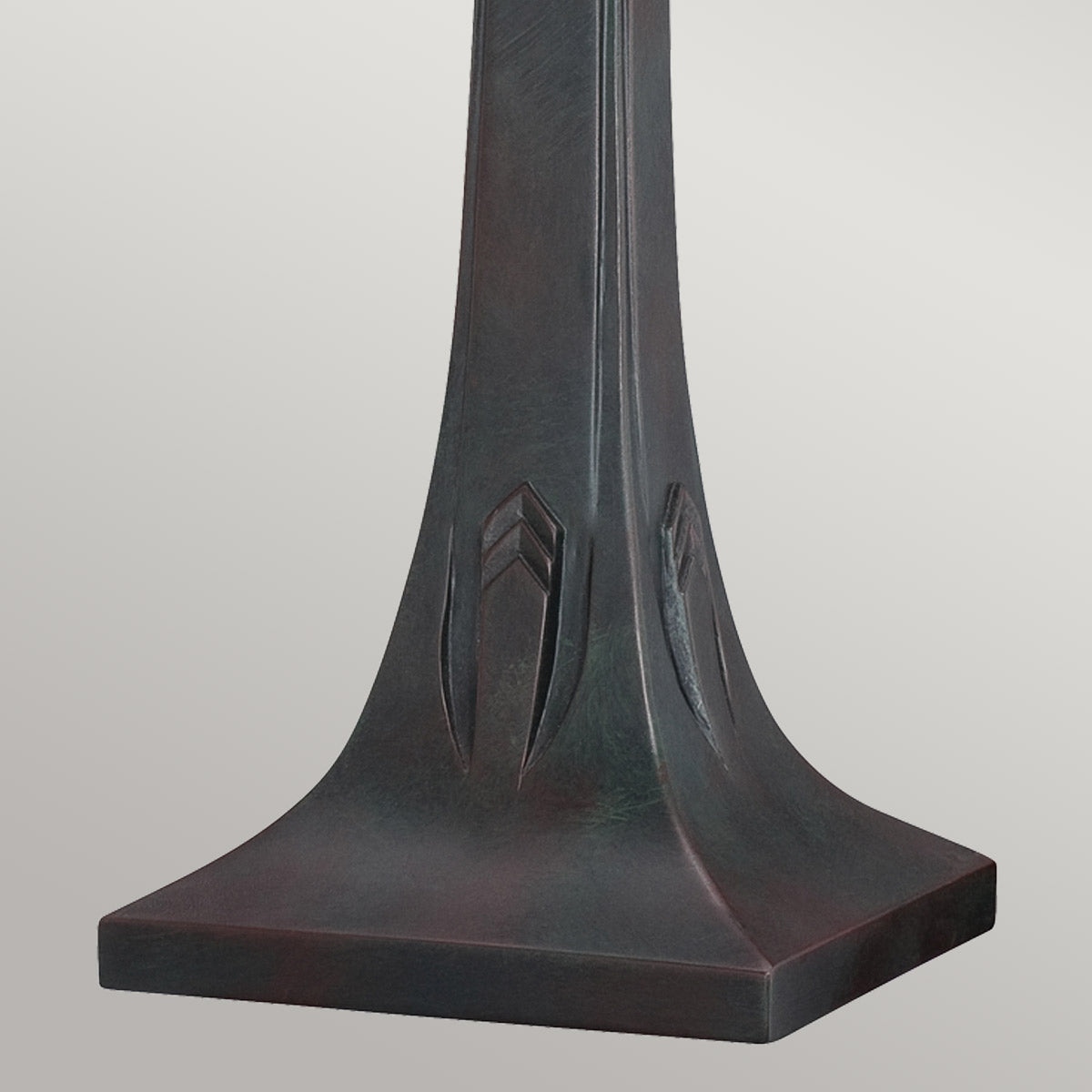 Quoizel Navajo 2 lt Tiffany styleTable Lamp - Bronze with Art Glass Shade E27