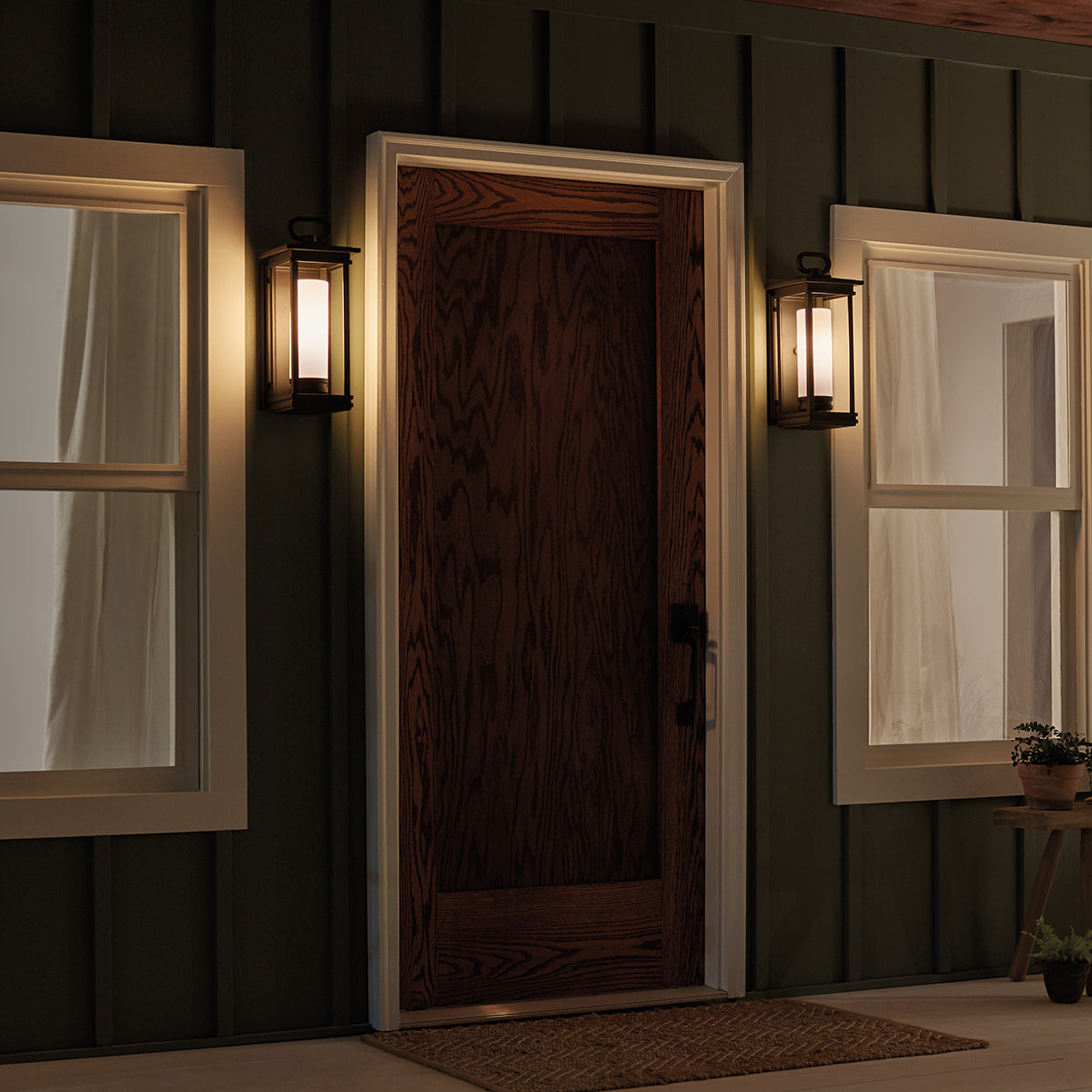 South Hope Medium Wall Lantern - Rubbed Bronze Finish