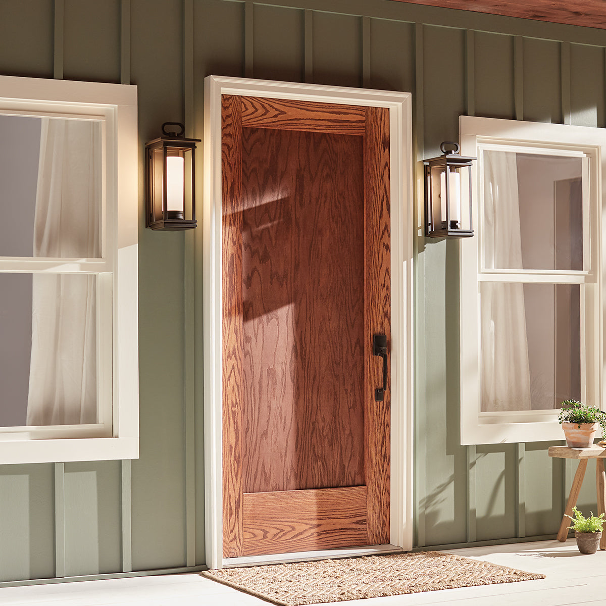 South Hope Medium Wall Lantern - Rubbed Bronze Finish