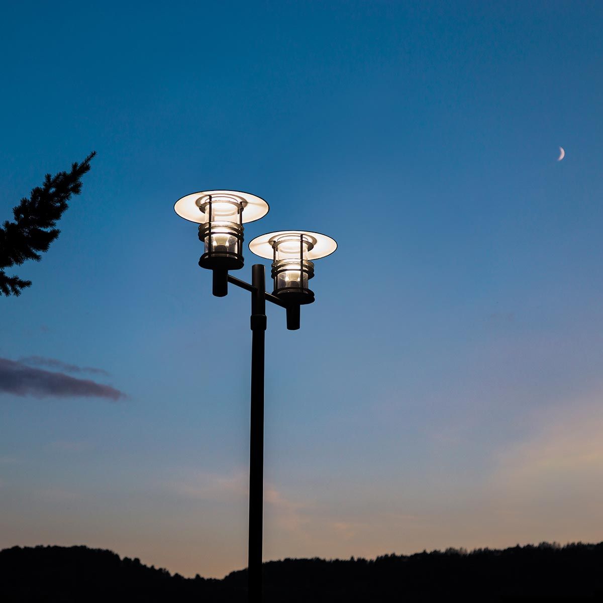 Stockholm 1/2Lt Lamp Post - Black/Galvanised IP54  E27