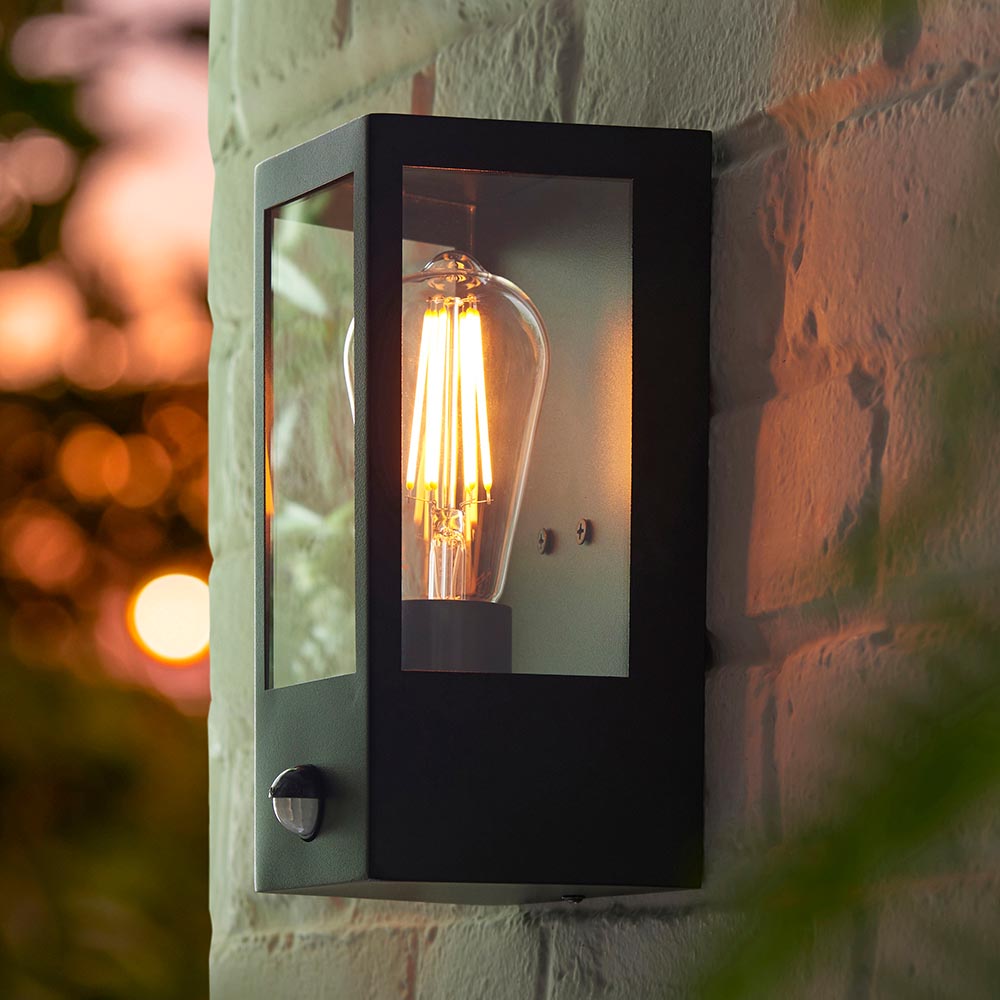 Signey PIR Wall Light
