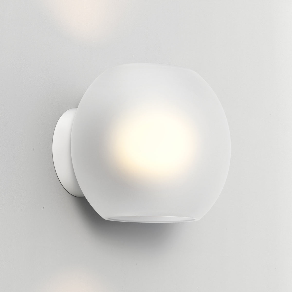 Luna Indoor Wall Light in Various Finishes E27 IP20