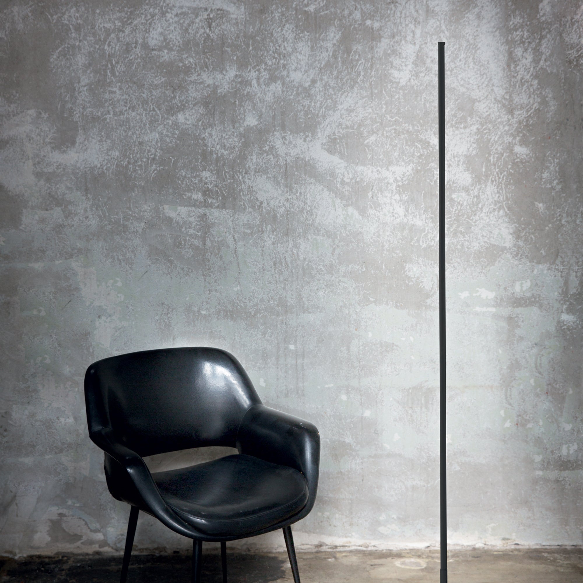 Yoko LED Floor Lamp - Black/White Finish