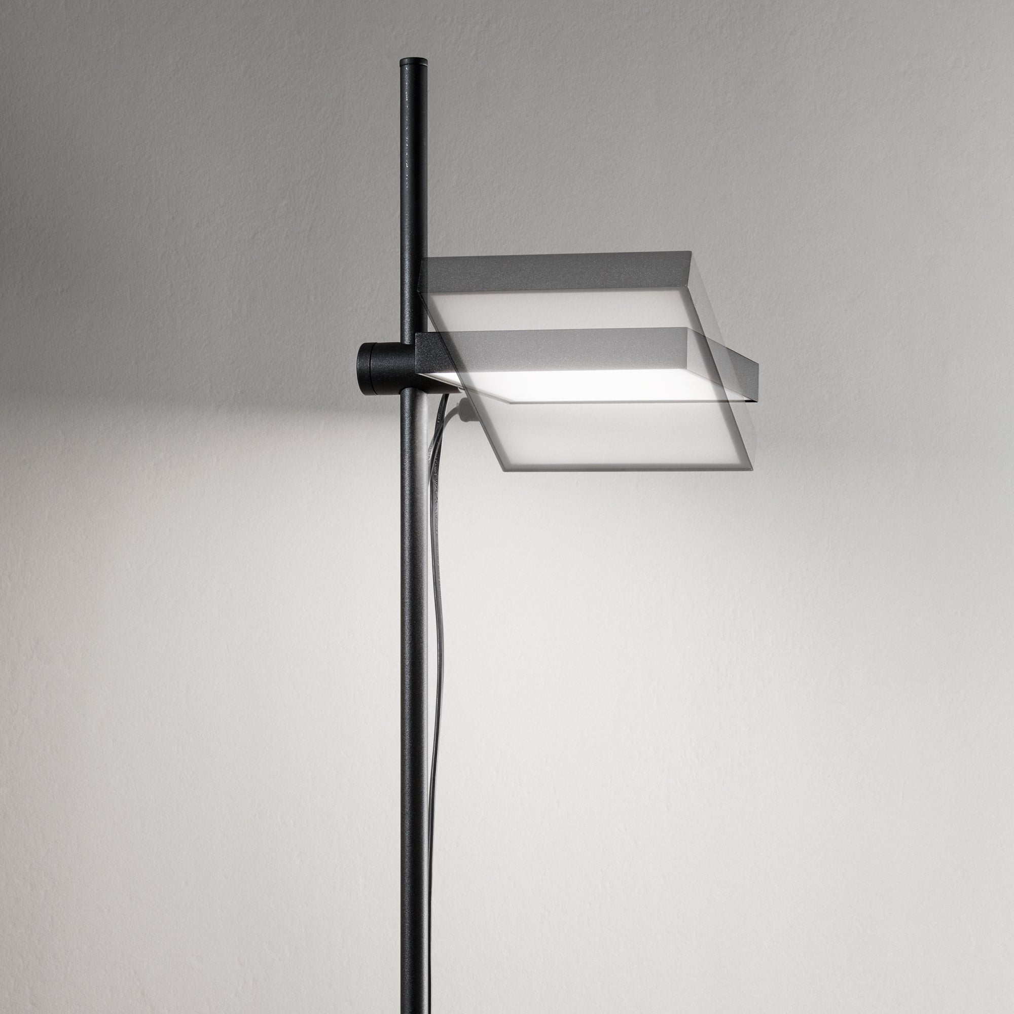 Lift LED Floor Lamp - Black/White
