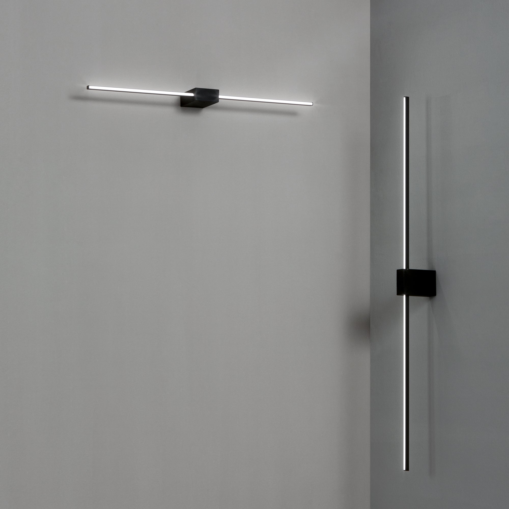 Theo LED Wall Light - Black/White