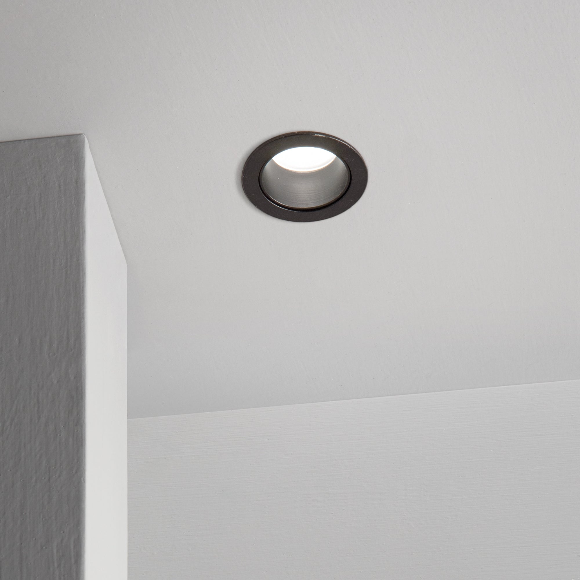 Quark LED Recessed Light - Black/White