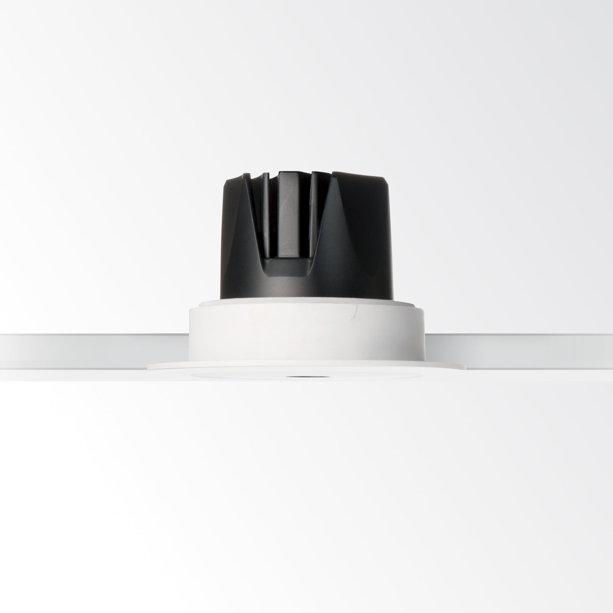 Infinity fi Trimless Recessed Ceiling Light- Black/ White Finishes