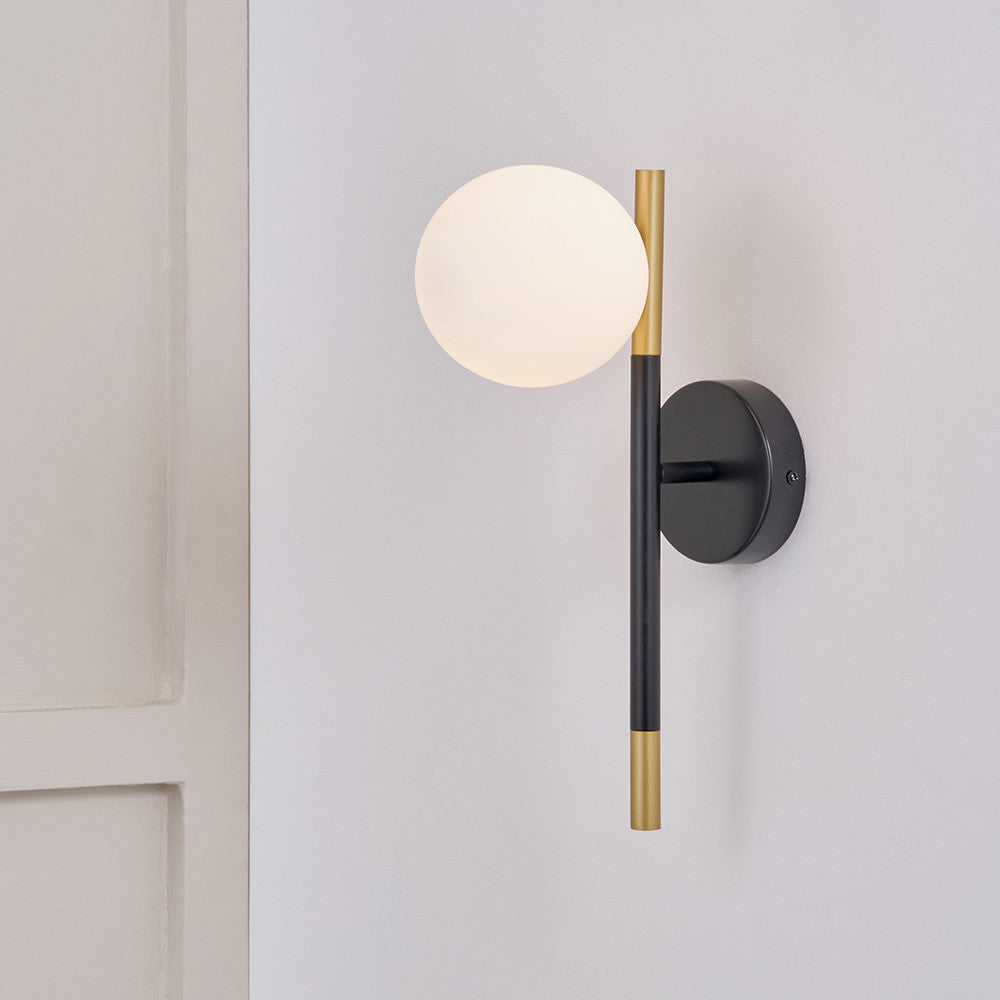 Wanda Black Metal Wall Light