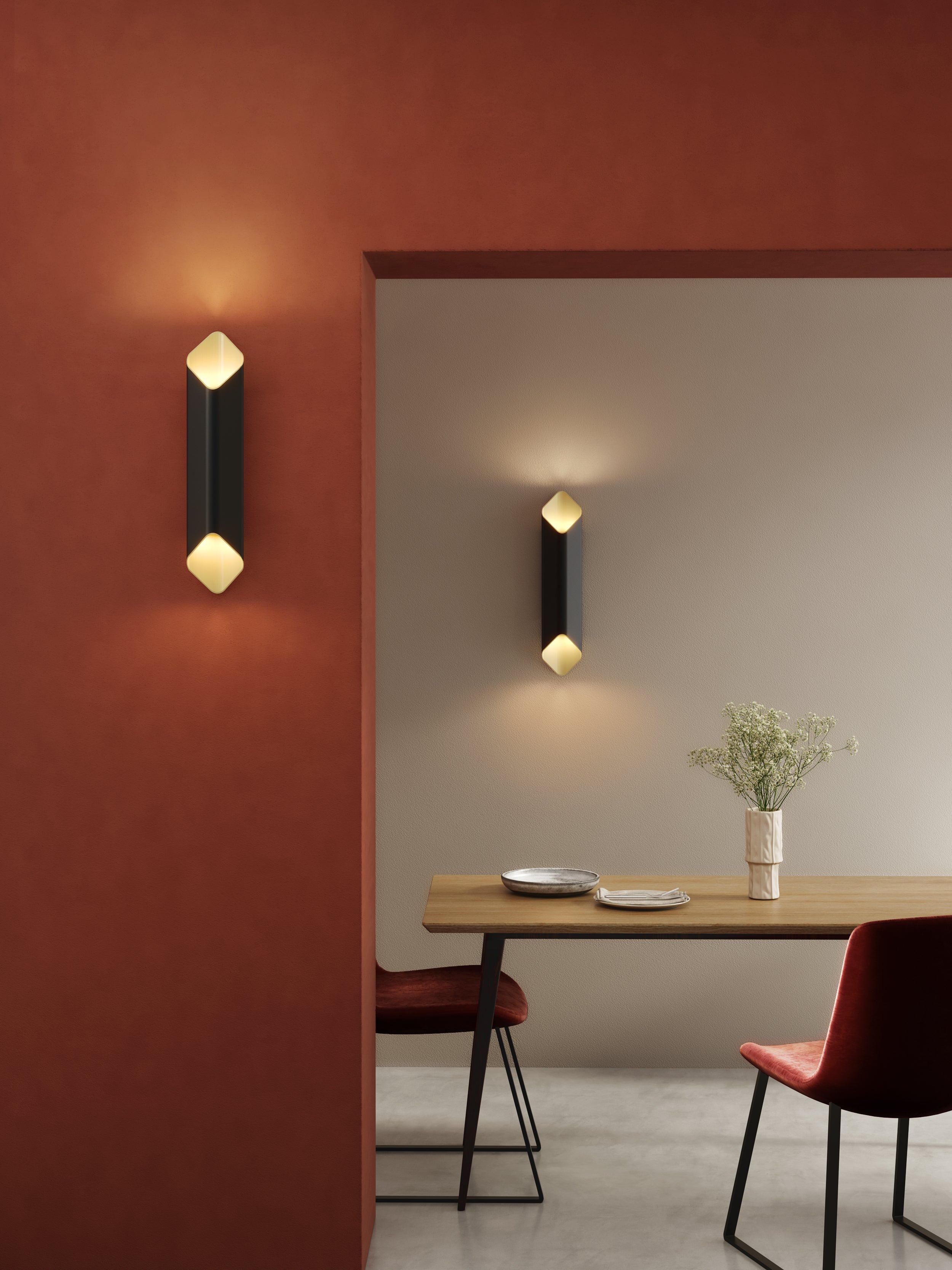 Ako 420/600 Phase Wall Light- Black/ White
