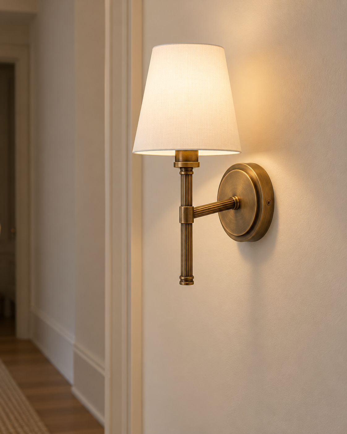 Biddy wall light