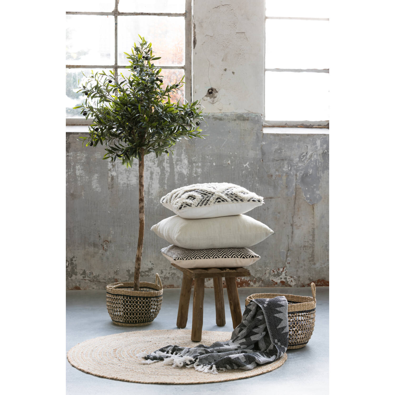Cedro Brown Stool- 50x31x37 cm