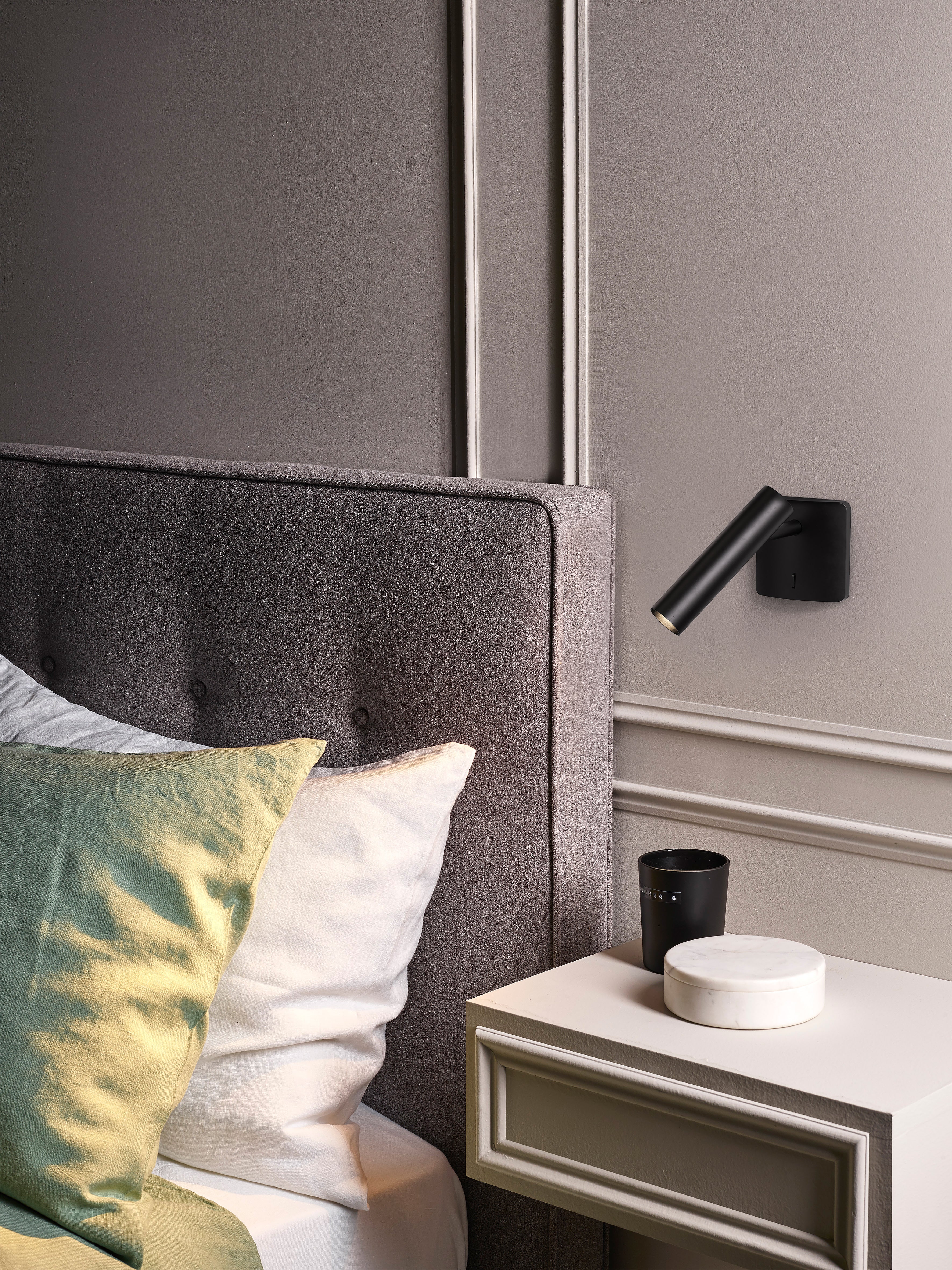 Leda Single Reading Light