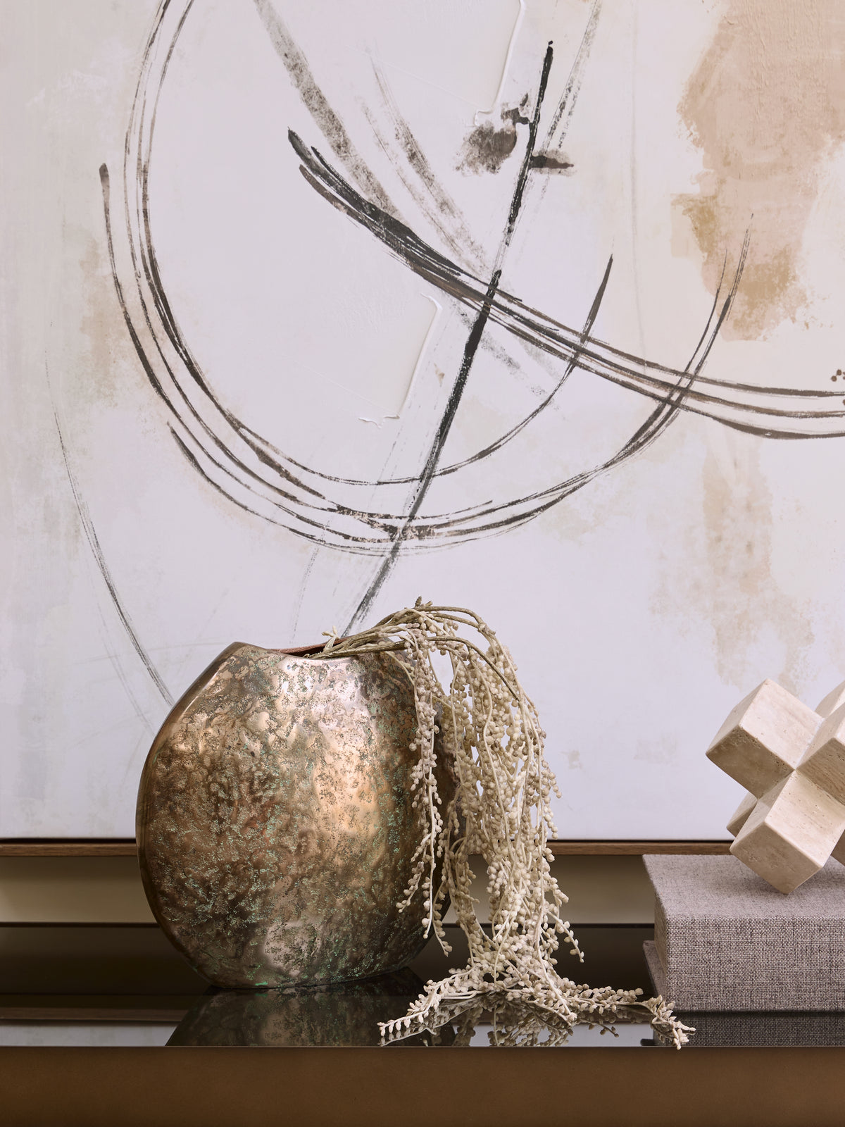 Velmora Aluminium Vase
