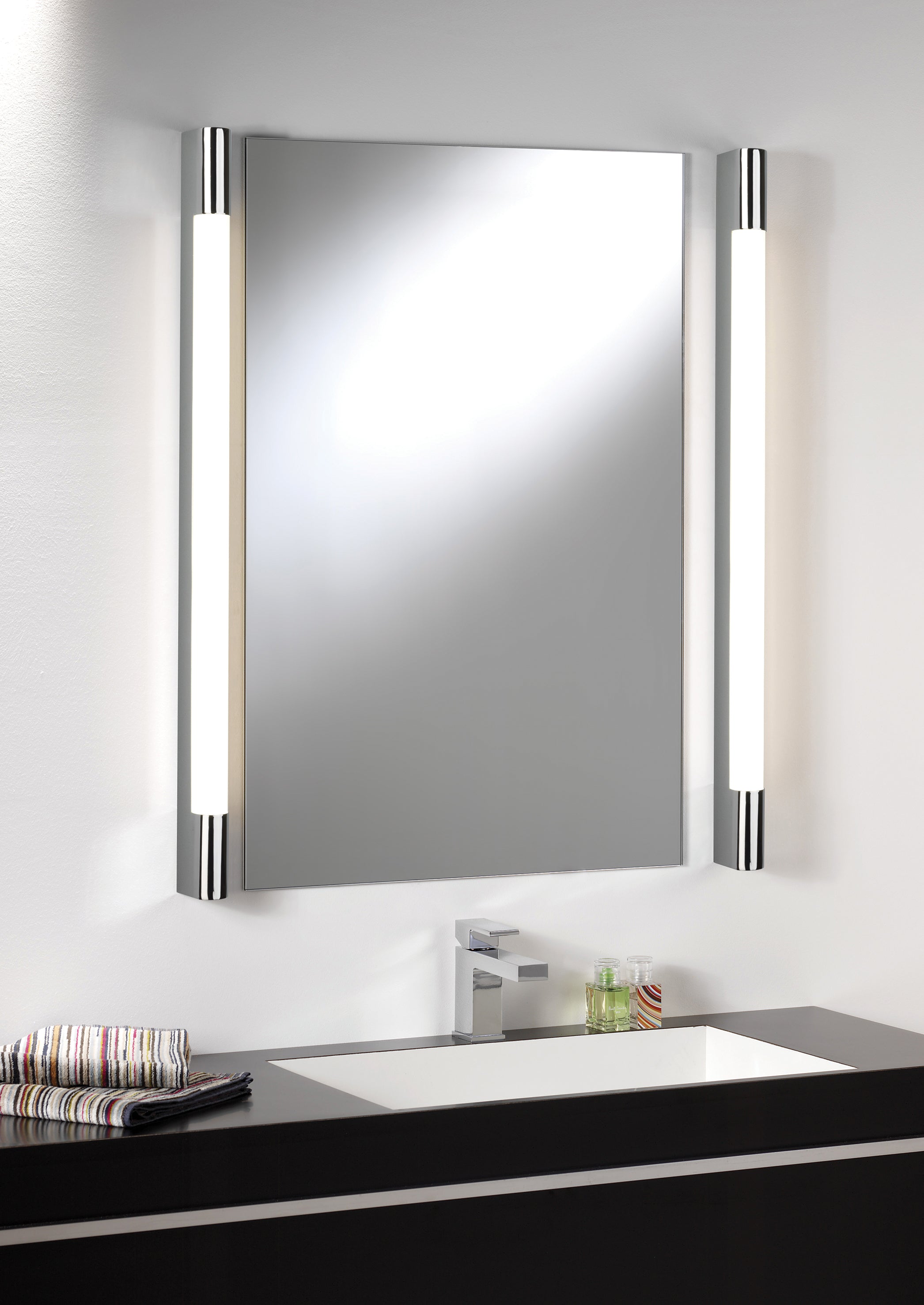Palermo 600/900 LED Bathroom Wall Light