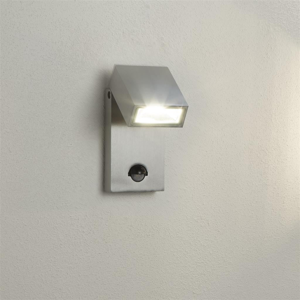 METRO LED OUTDOOR WALL LIGHT WITH PIR SENSOR- ALUMINIUM,IP44