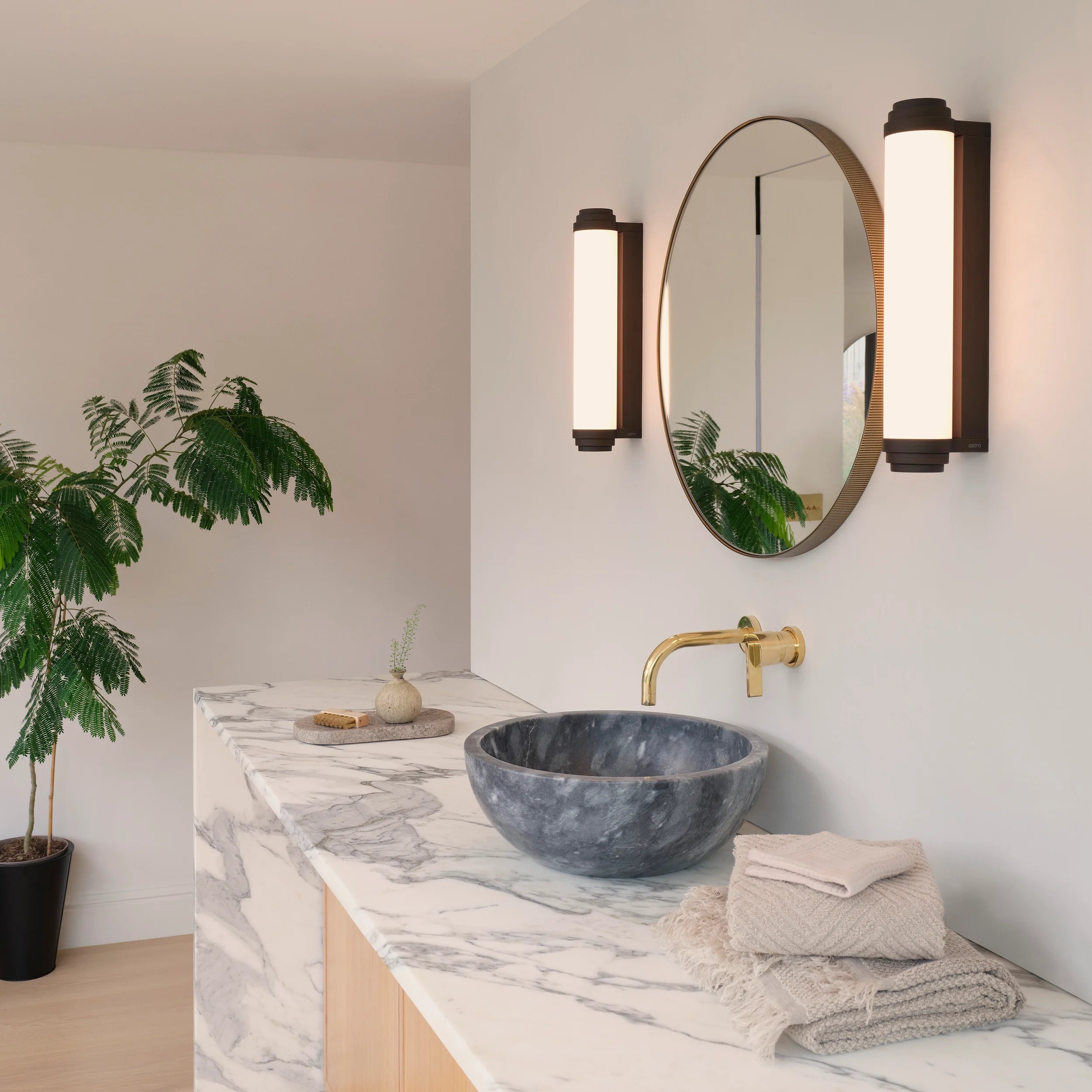 Burlington 400/600 Phase Wall Light