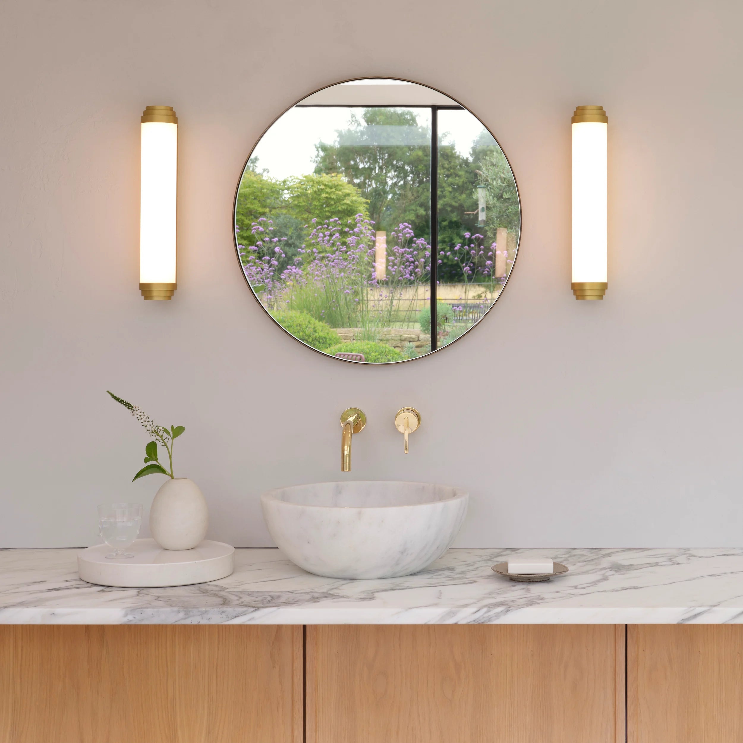 Burlington 400/600 Phase Wall Light