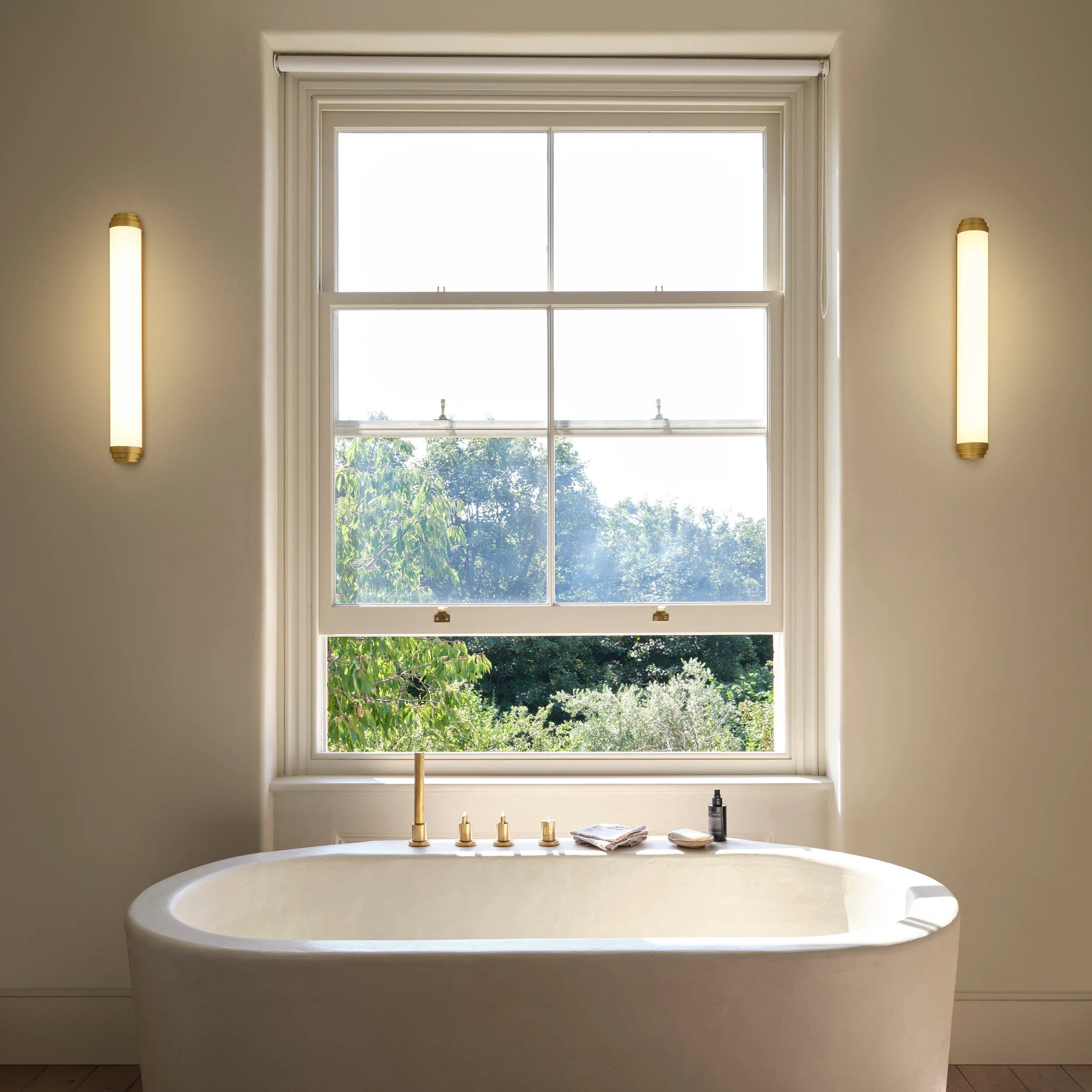 Burlington 400/600 Phase Wall Light