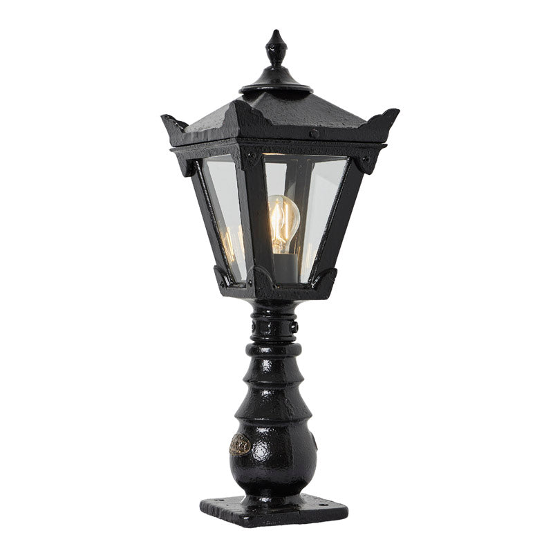 Horsham 0.6m Pedestal Light - Cast Iron