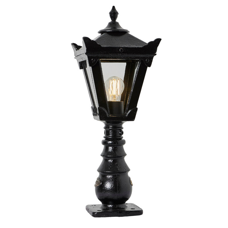 Horsham 0.6m Pedestal Light - Cast Iron