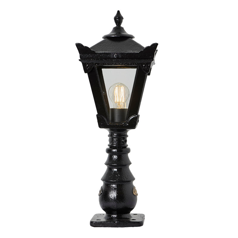 Horsham 0.6m Pedestal Light - Cast Iron