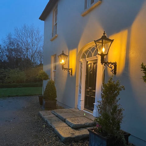 Malvern 1Lt Outdoor Wall Lamp - Cast Iron