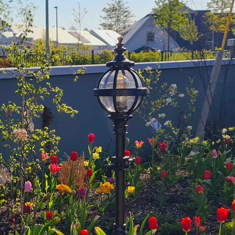 Doncaster 1Lt Cast Iron Lamp Post - Small/Large