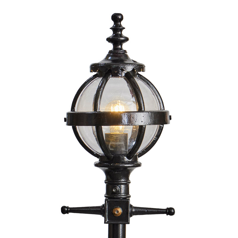 Doncaster 1Lt Cast Iron Lamp Post - Small/Large