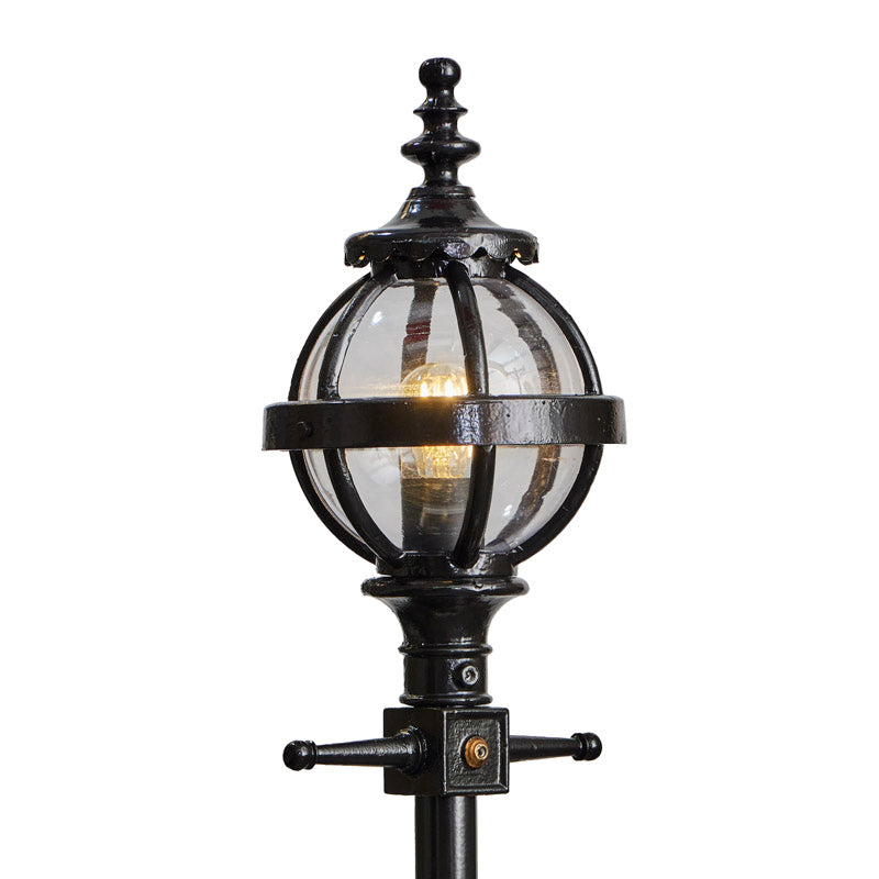 Doncaster 1Lt Cast Iron Lamp Post - Small/Large