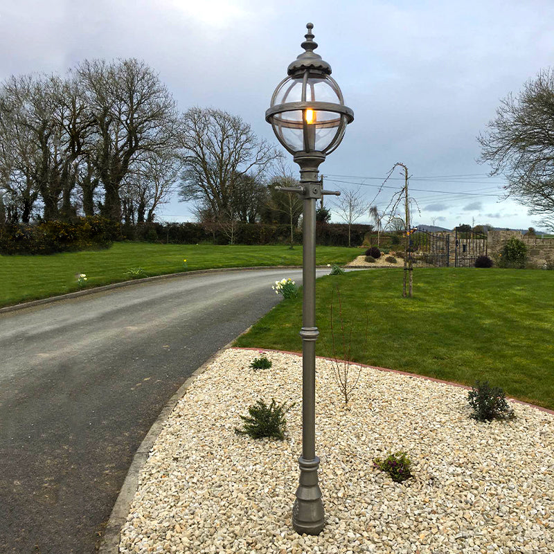 Doncaster 1Lt Cast Iron Lamp Post - Small/Large