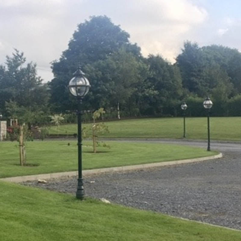 Doncaster 1Lt Cast Iron Lamp Post - Small/Large