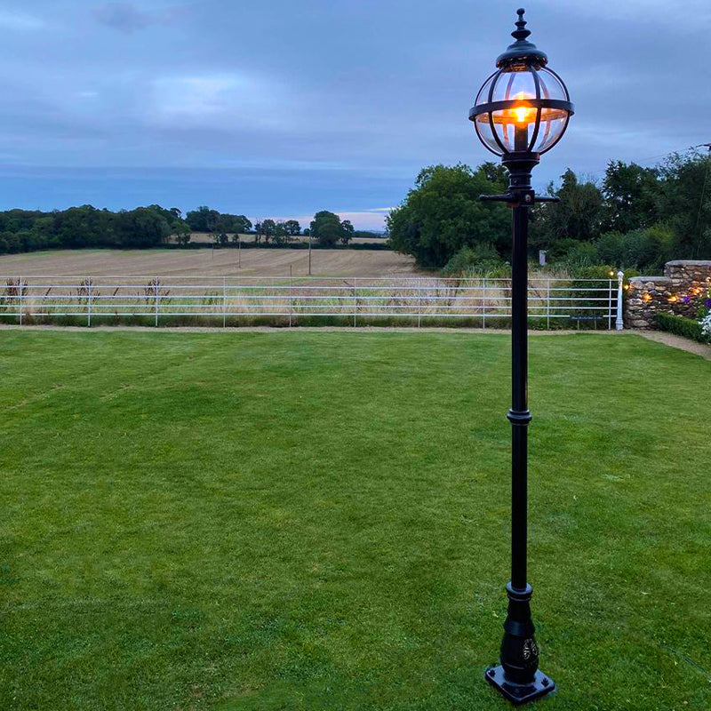 Doncaster 1Lt Cast Iron Lamp Post - Small/Large