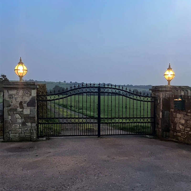 Flemington Small/Large Pier Light - Cast Iron