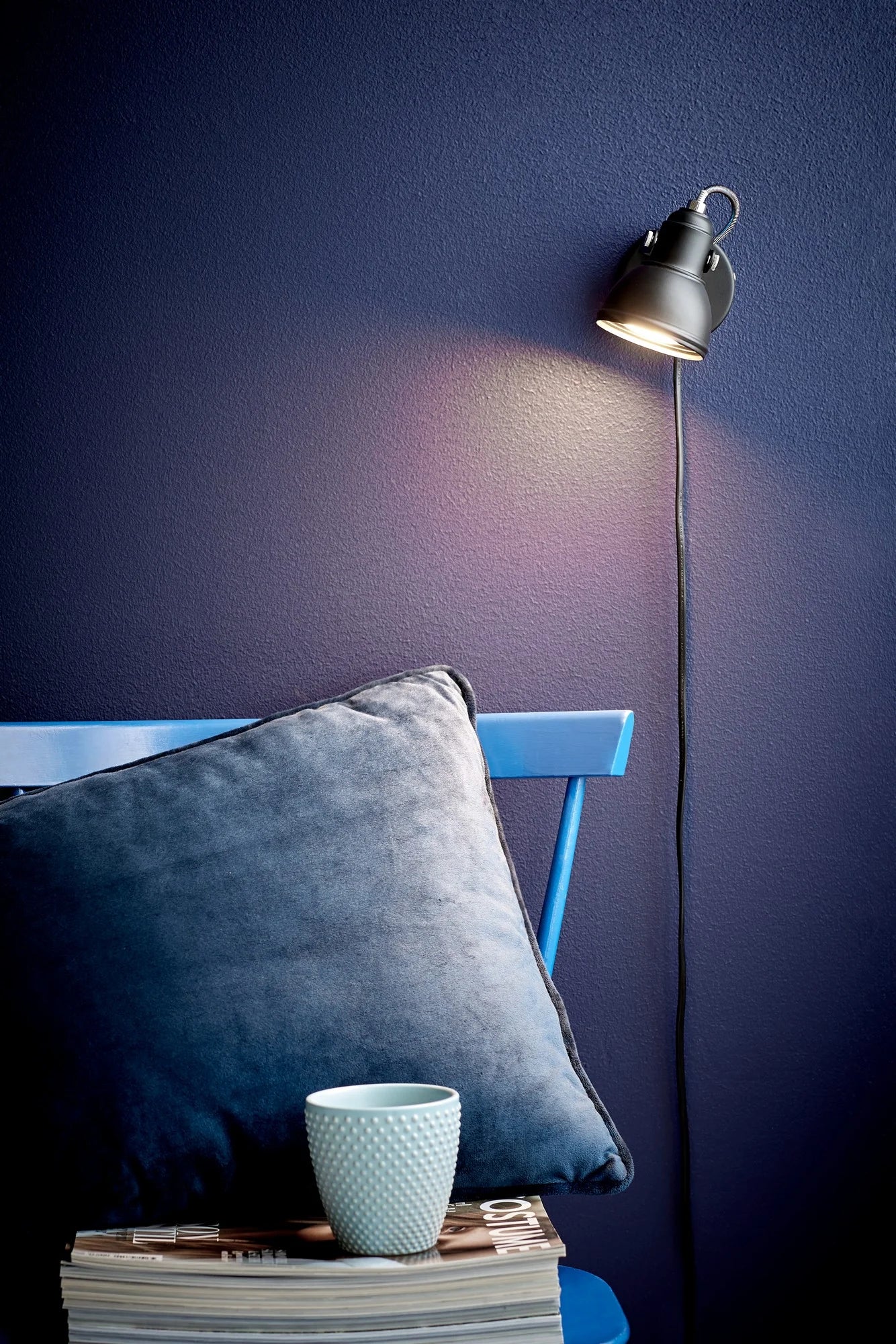 Aslak Task Light- White/ Black