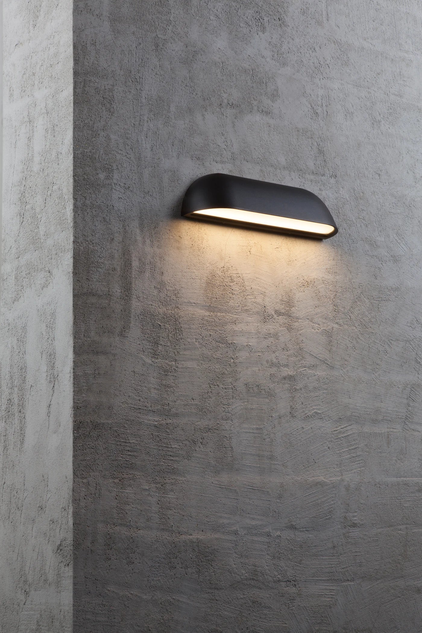 Front 26'/36' Wall Light- Black/ White