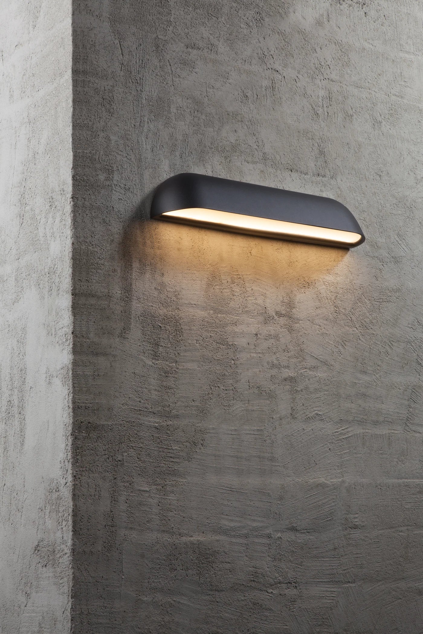 Front 26'/36' Wall Light- Black/ White