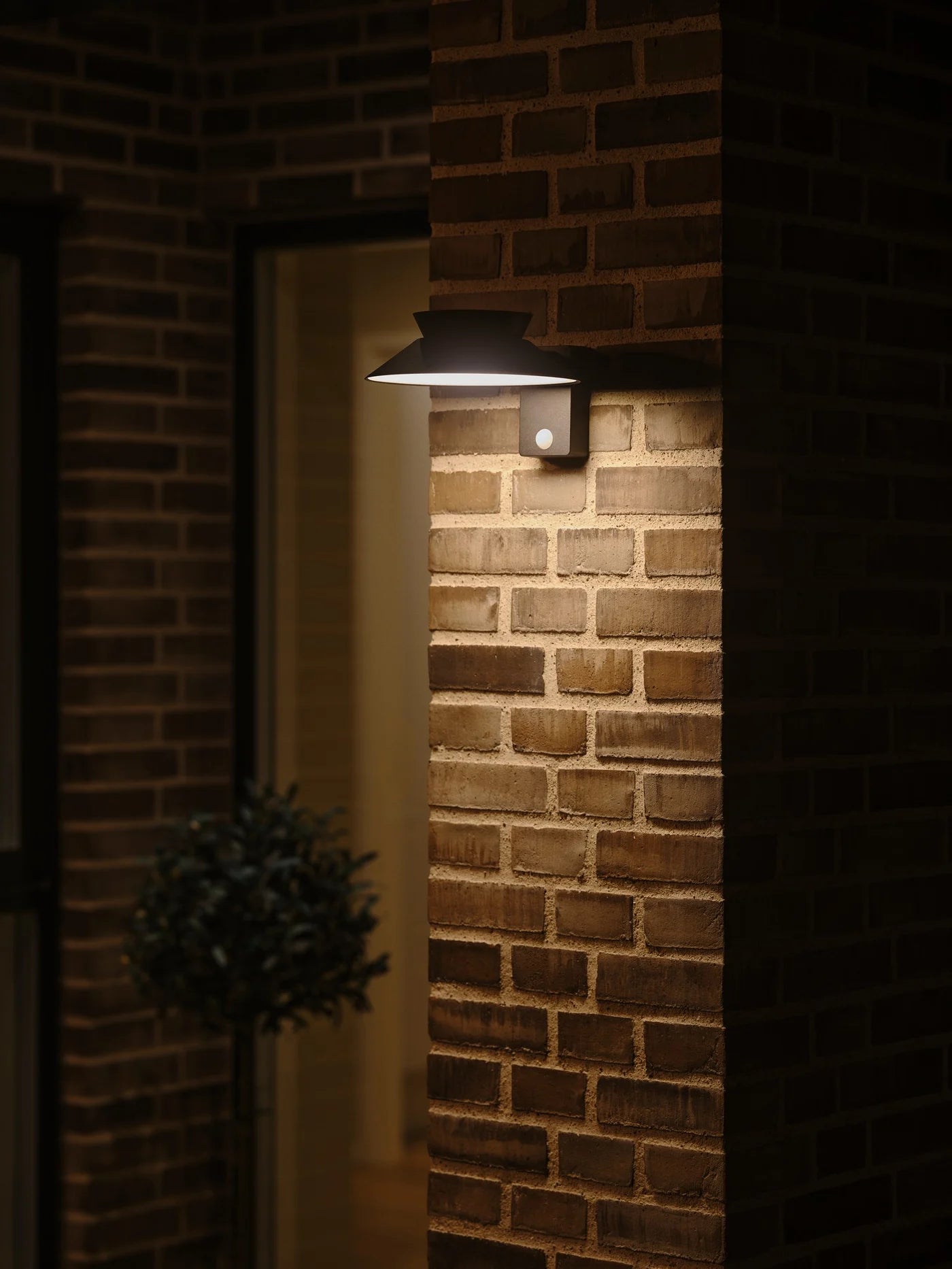 Justina Solar Wall light- Anthracite/ Black