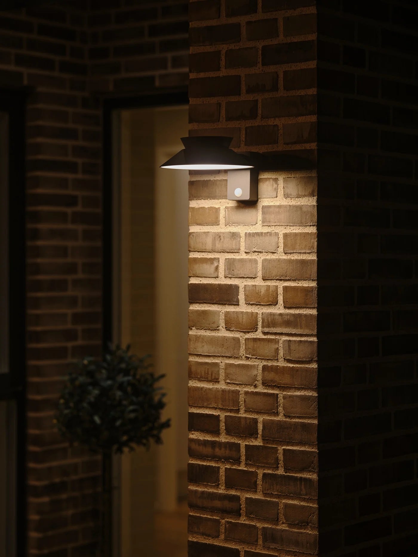 Justina Solar Wall light- Anthracite/ Black