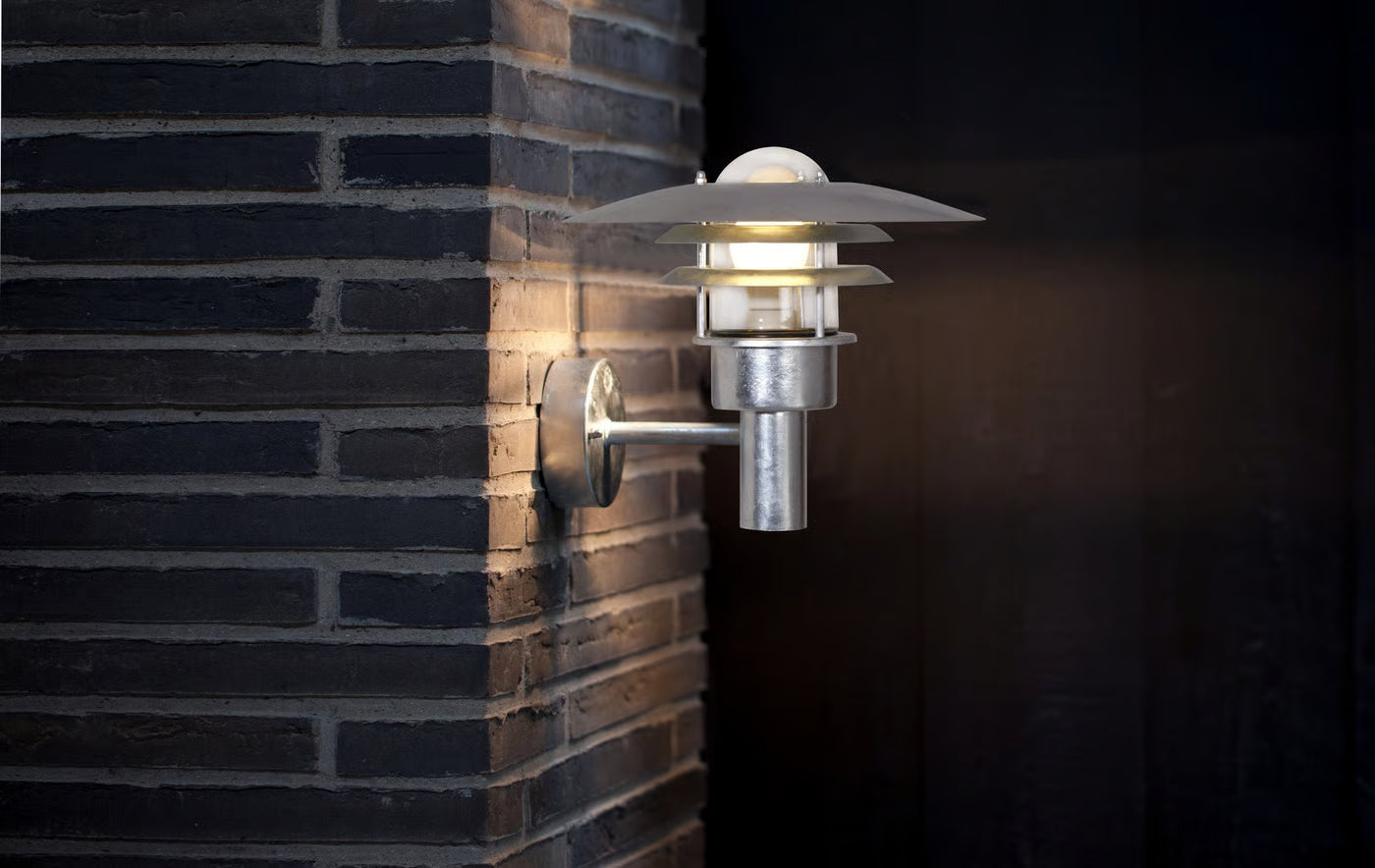 Lønstrup 22/32 Wall light - Galvanized/ Black